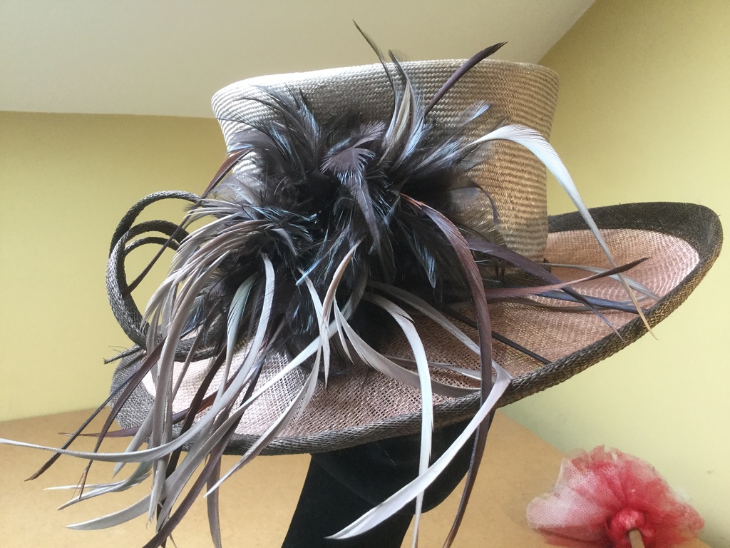 Brown Two Tone Sinemay w Feathers